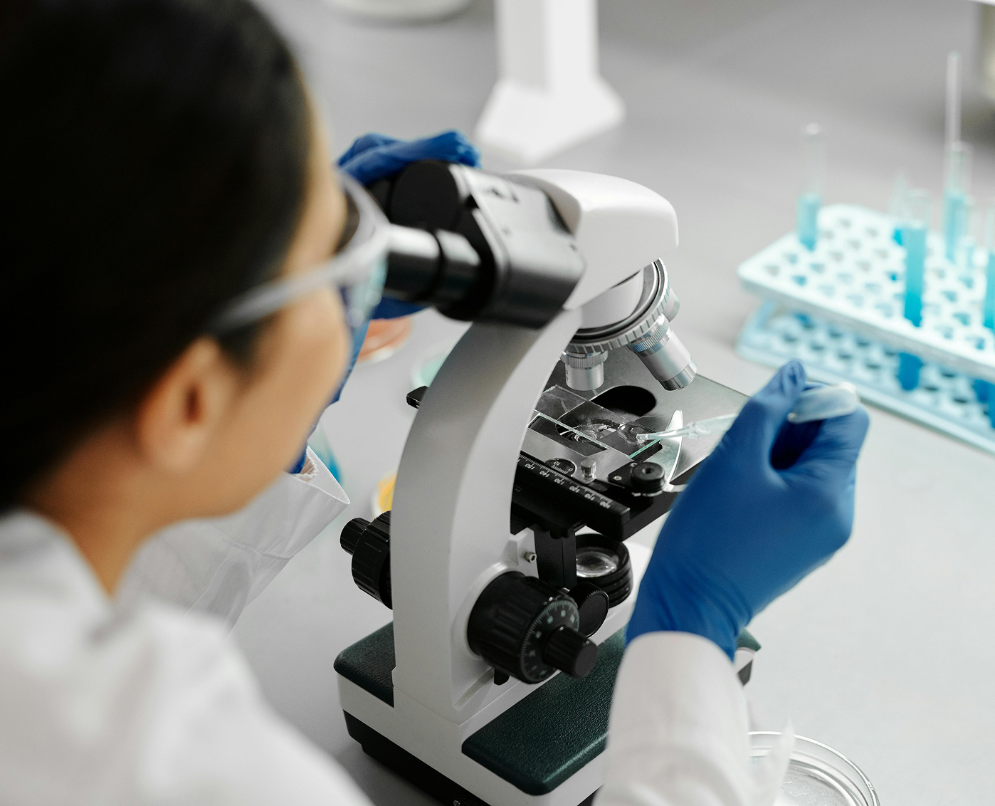 Scientist looking through microscope – GeneIII L-Ergothioneine supplement quality and antioxidant benefits backed by research and third-party testing