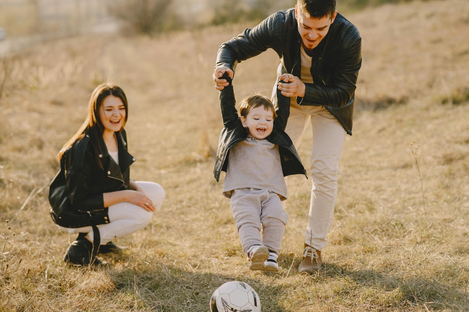 Parents and kids enjoying time outdoors – GeneIII antioxidant supplement supporting longevity and recovery