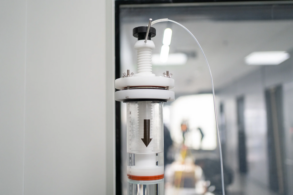 Purification column processing ergothioneine in a laboratory